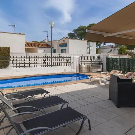 Montse ヴィラ リウマル